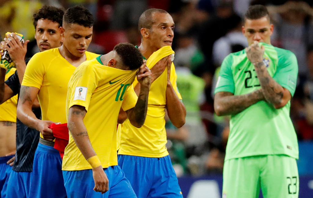 Neymar than tho, cau thu Brazil cui dau sau that bai hinh anh 3