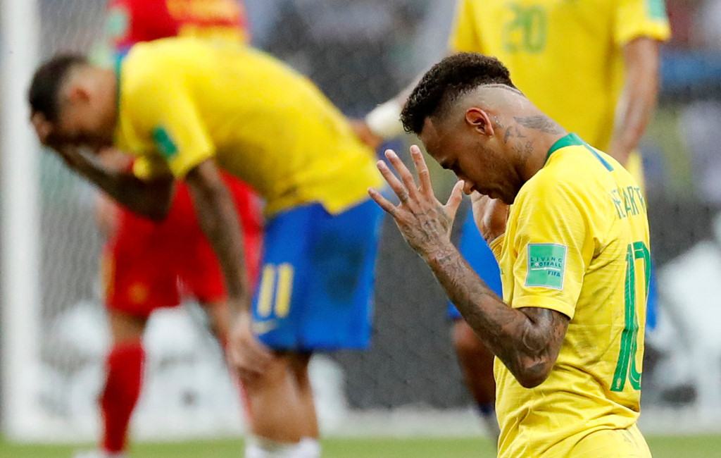 Neymar than tho, cau thu Brazil cui dau sau that bai hinh anh 6