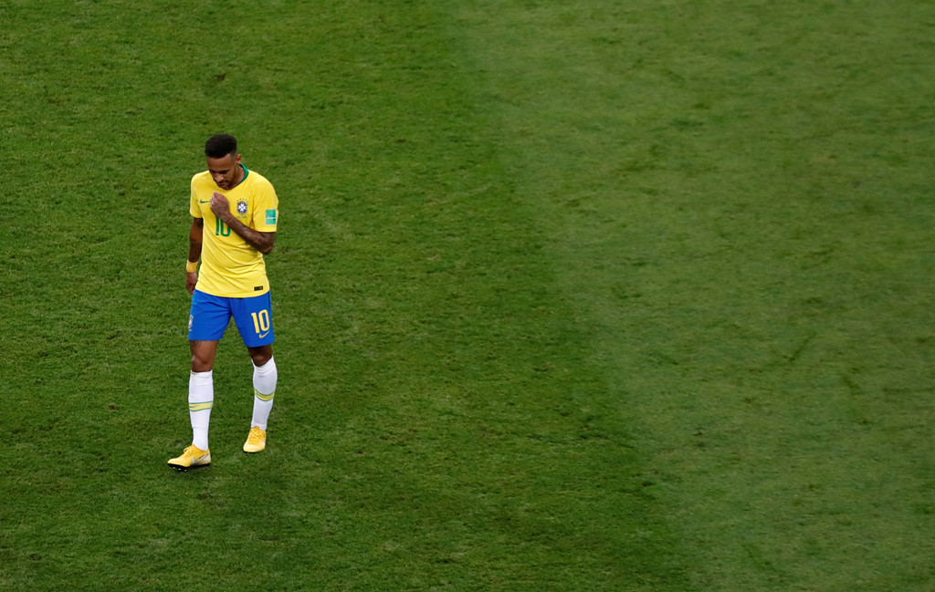 Neymar than tho, cau thu Brazil cui dau sau that bai hinh anh 9