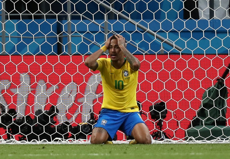 Neymar va cai gia cho tro 'cau be khoc soi' hinh anh 2