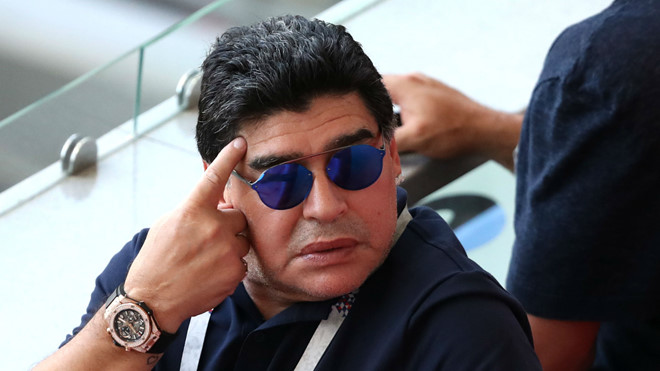 Diego Maradona xin loi FIFA sau loi noi xuc pham trong tai hinh anh 1