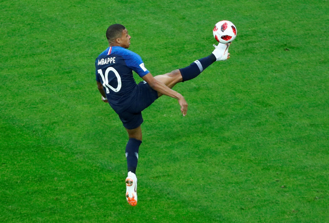 Mbappe: 'Toi muon duoc ngu cung chiec cup vang World Cup' hinh anh 1